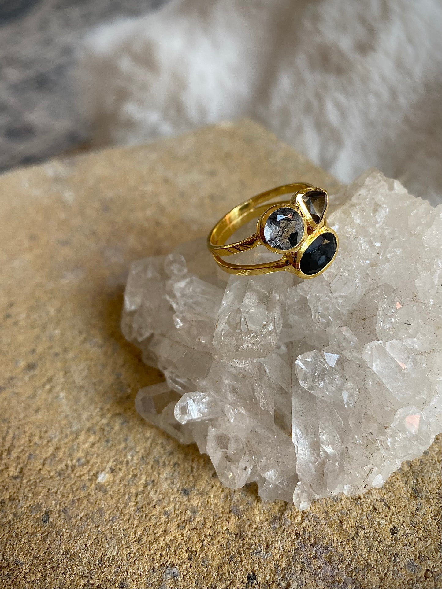 ILLUME Gold Ring with Gemstones