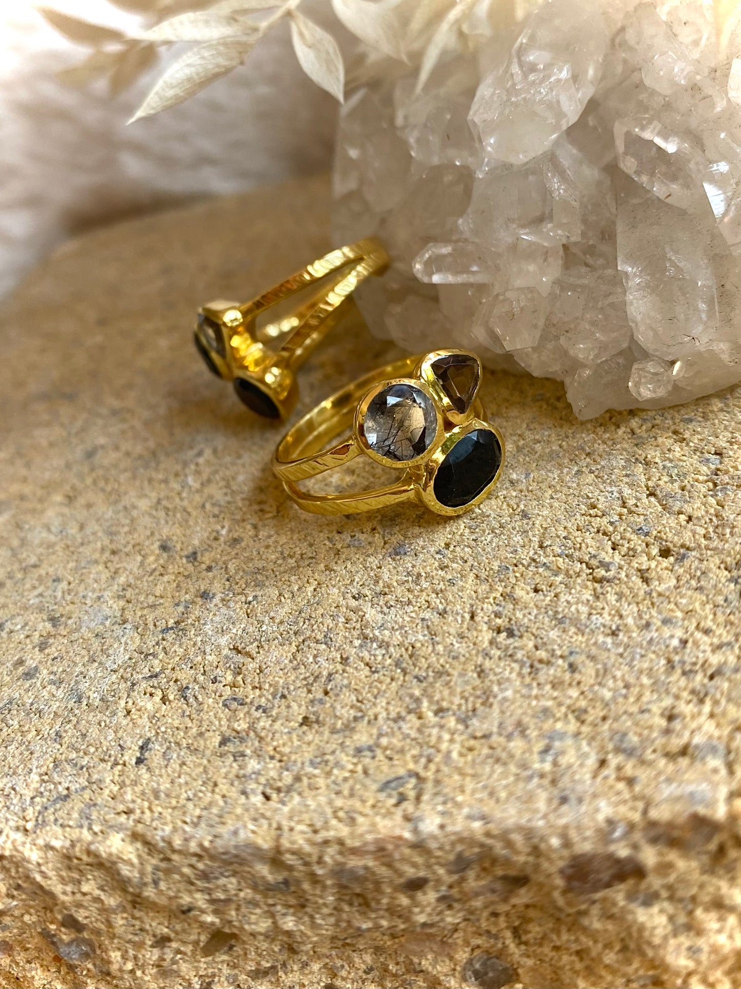 ILLUME Gold Ring with Gemstones
